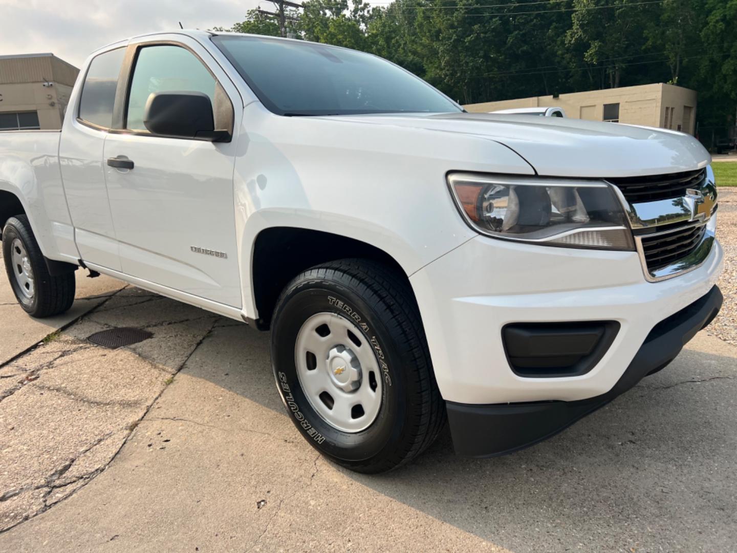 2016 White /Gray Chevrolet Colorado (1GCHSBEA7G1) with an 2.5L 4Cylinder engine, Automatic transmission, located at 4520 Airline Hwy, Baton Rouge, LA, 70805, (225) 357-1497, 30.509325, -91.145432 - 2016 Chevrolet Colorado Ext Cab **One Owner & No Accidents** 2.5L 4 Cylinder Gas, 151K Miles, Power Windows & Locks, Cold A/C, Good Work Truck. FOR INFO PLEASE CONTACT JEFF AT 225 357-1497 CHECK OUT OUR A+ RATING WITH THE BETTER BUSINESS BUREAU WE HAVE BEEN A FAMILY OWNED AND OPERATED BUSINESS AT - Photo#3